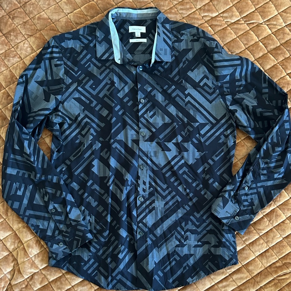 Calvin Klein slim fit geometric button down collared shirt men’s size large